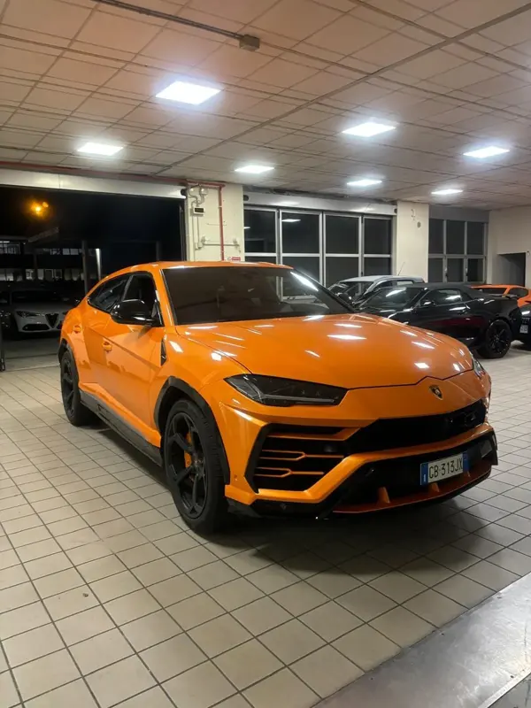 Lamborghini Urus Arancione · 650 CV · SUV 5 posti