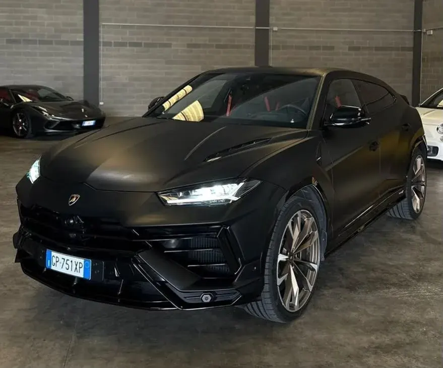 Noleggio Lamborghini Urus a Messina