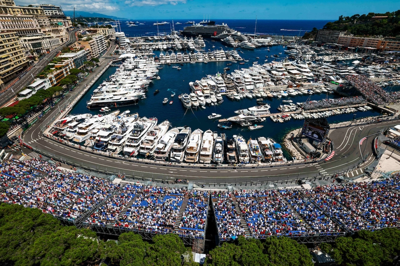 Panorama del circuito e del porto di Monaco durante il Gran Premio